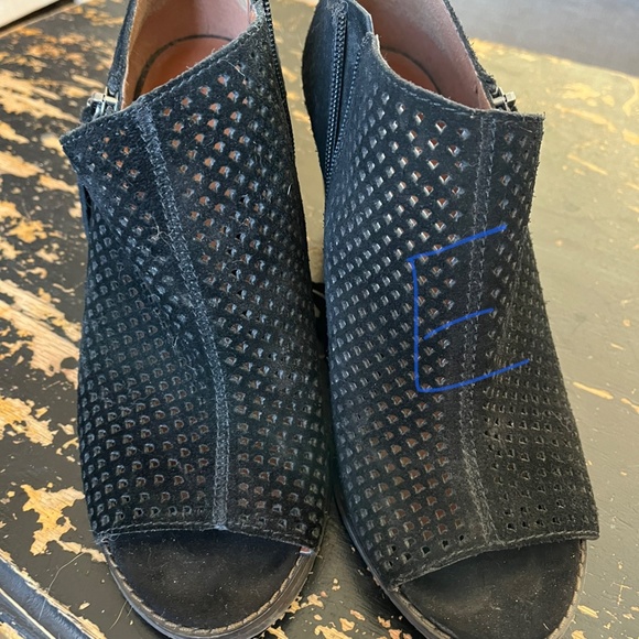 Shoes women’s size 10-11 - Picture 5 of 7